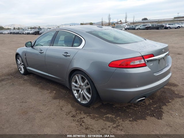 2011 JAGUAR XF SAJWA0GB8BLR95306 Photo 2