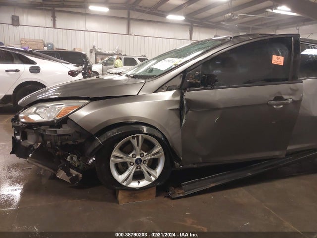 Ford FOCUS SE 2014 1FADP3F27EL373202 Image 6