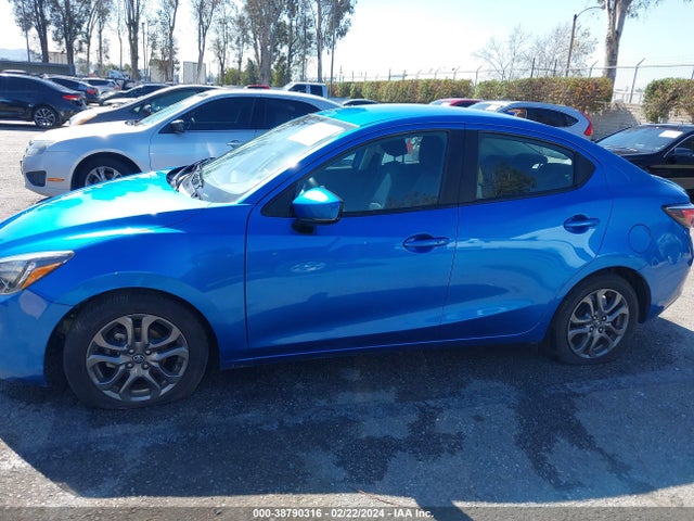 Toyota YARIS LE 2019 3MYDLBYV4KY504131 Image 13