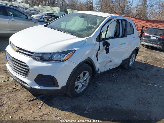 Chevrolet TRAX LS 2019 3GNCJKSB5KL347910 Image 2