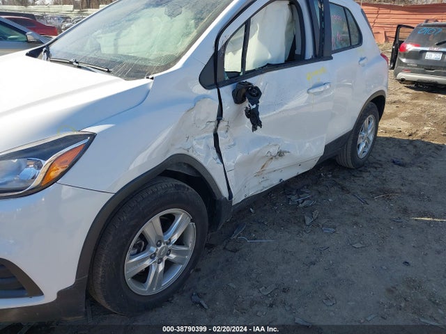 Chevrolet TRAX LS 2019 3GNCJKSB5KL347910 Image 6