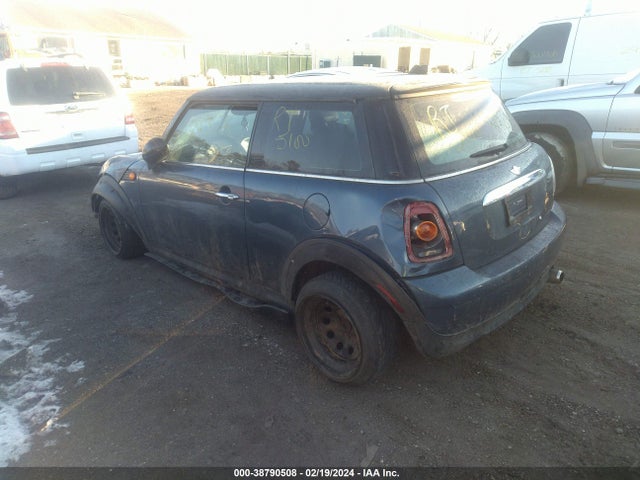 2009 MINI COOPER WMWMF33519TZ20964 Photo 2