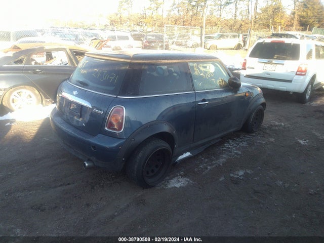2009 MINI COOPER WMWMF33519TZ20964 Photo 3