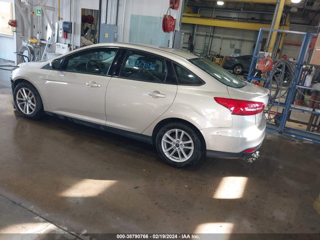 Ford FOCUS SE 2017 1FADP3F23HL291942 Image 3