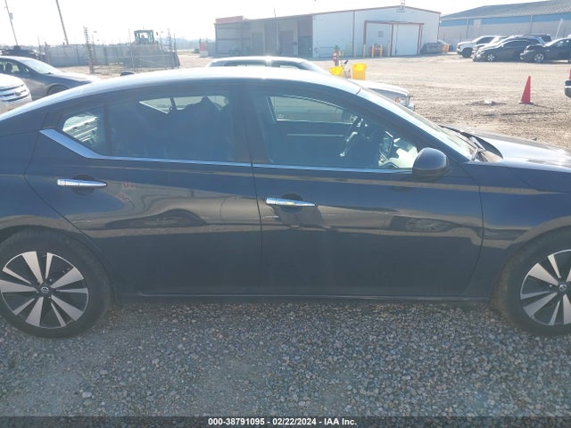 Продажа на аукционе авто 2022 Nissan Altima Sv Fwd, vin: 1N4BL4DV8NN301385, номер лота: 38791095