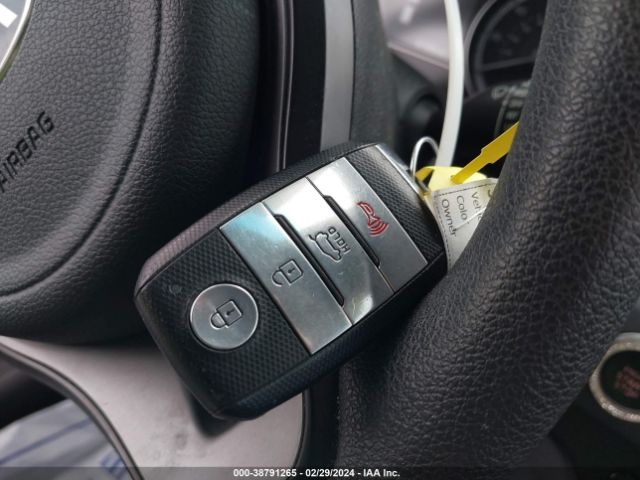 KNDCB3LC0K5249712 KIA NIRO LX