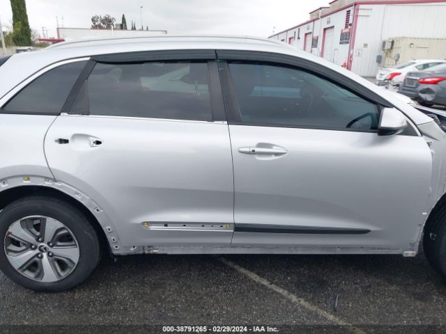KNDCB3LC0K5249712 KIA NIRO LX