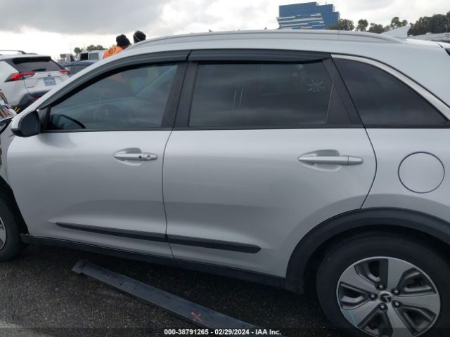 KNDCB3LC0K5249712 KIA NIRO LX