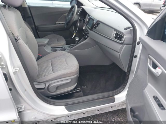 KNDCB3LC0K5249712 KIA NIRO LX