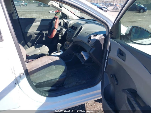 Chevrolet Sonic Ls Auto 2015 1G1JA5SH9F4133268 Image 5