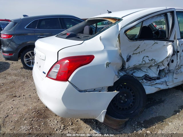 Nissan Versa 1.6 S 2014 3N1CN7AP6EL877673 Image 18