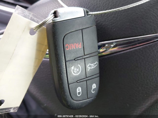 Chrysler 200 C 2015 1C3CCCCB0FN576979 Image 11