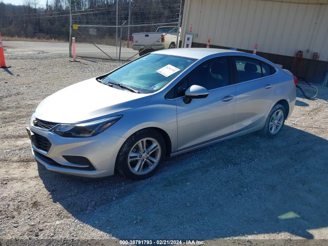 Chevrolet Cruze Lt Auto 2018 1G1BE5SM2J7108760 Image 2