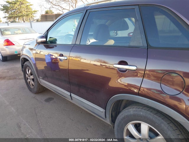 2011 KIA SORENTO LX V6 VIN: 5XYKTDA27BG137215