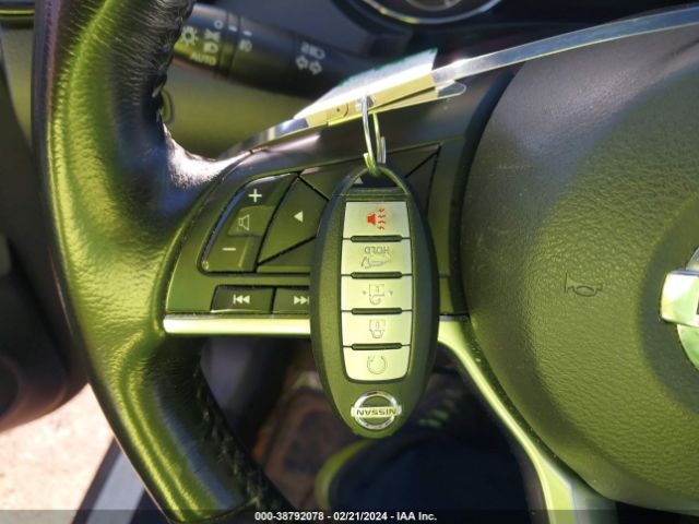 JN8AT2MT7JW456303 Nissan Rogue Sl