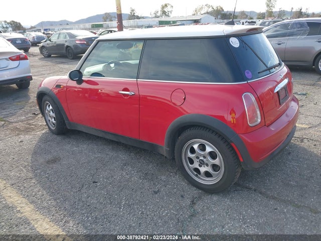 2005 MINI COOPER WMWRC33485TJ66266 Photo 2