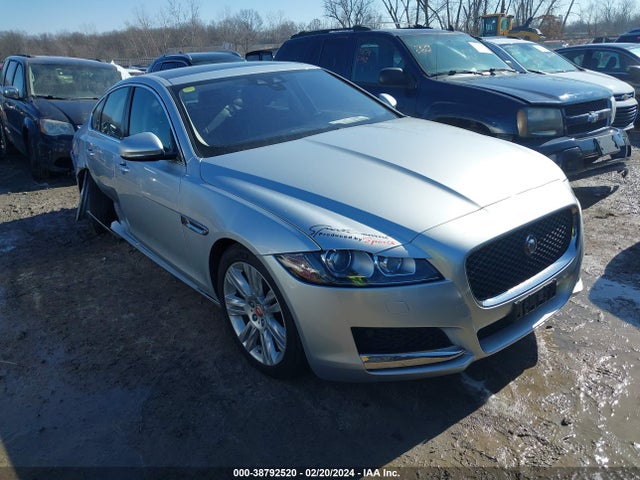 2017 JAGUAR XF SAJBR4BV2HCY33244 Photo 0