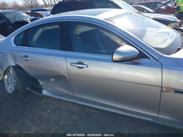 Jaguar Xf 35t 2017 SAJBR4BV2HCY33244 Image 13