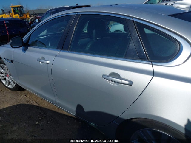 Jaguar Xf 35t 2017 SAJBR4BV2HCY33244 Image 14