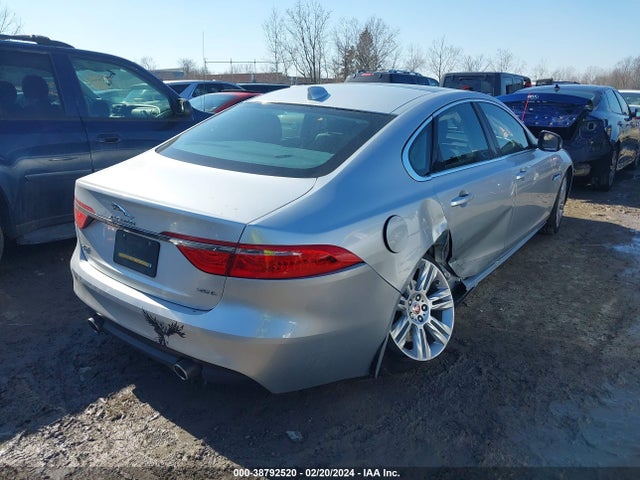 2017 JAGUAR XF SAJBR4BV2HCY33244 Photo 3