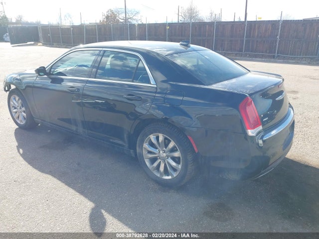 2C3CCARG7JH211465 Chrysler 300 Touring L Awd