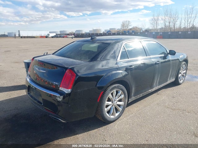 2C3CCARG7JH211465 Chrysler 300 Touring L Awd