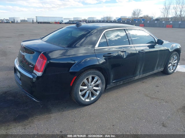 2C3CCARG7JH211465 Chrysler 300 Touring L Awd
