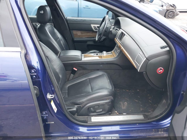 2011 JAGUAR XF SAJWA0HE7BMR94456 Photo 4