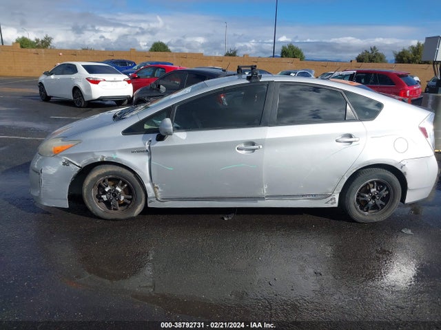 2013 TOYOTA PRIUS THREE VIN: JTDKN3DU5D5625222