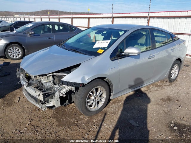 Toyota Prius Two 2017 JTDKBRFU2H3051365 Image 2