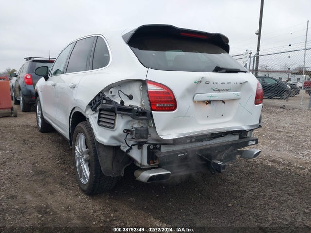 2013 PORSCHE CAYENNE WP1AF2A22DLA23801 Photo 2