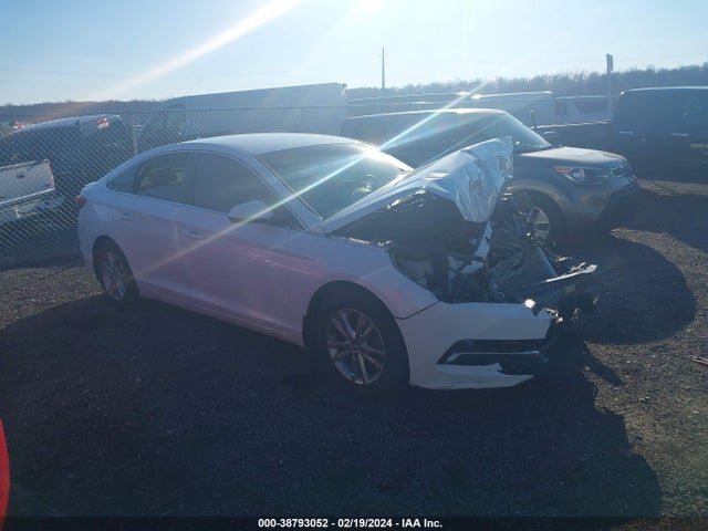 Hyundai SONATA SE 2016 5NPE24AF4GH404815 Image 1