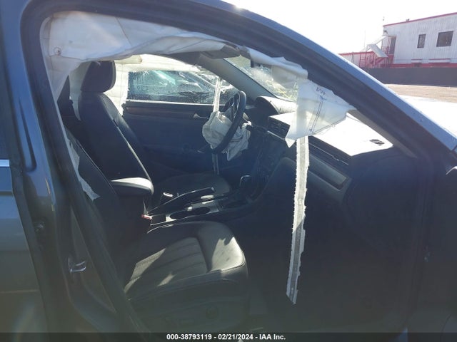 1VWBA7A38NC009619 Volkswagen Passat 2.0t Limited Edition