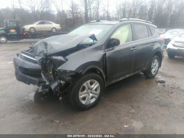 Toyota RAV4 LE 2015 JTMBFREV6FD128924 Image 2