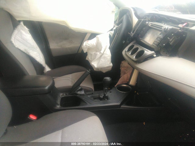 Toyota RAV4 LE 2015 JTMBFREV6FD128924 Image 5