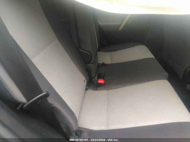 Toyota RAV4 LE 2015 JTMBFREV6FD128924 Image 8