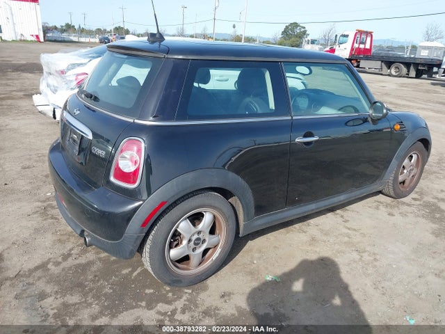 2011 MINI COOPER WMWSU3C5XBT096028 Photo 3