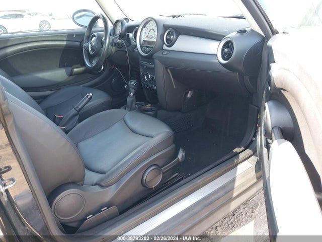 2011 MINI COOPER WMWSU3C5XBT096028 Photo 4