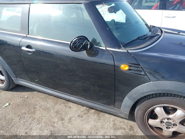 2011 MINI COOPER WMWSU3C5XBT096028 Photo 5