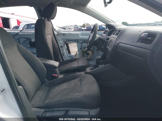 3VW2K7AJ9FM249211 Volkswagen Jetta 2.0l S