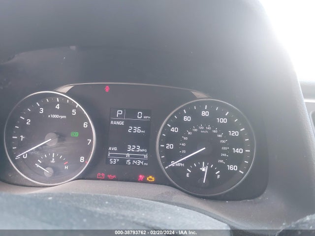 2017 HYUNDAI ELANTRA SE VIN: 5NPD84LF7HH129823