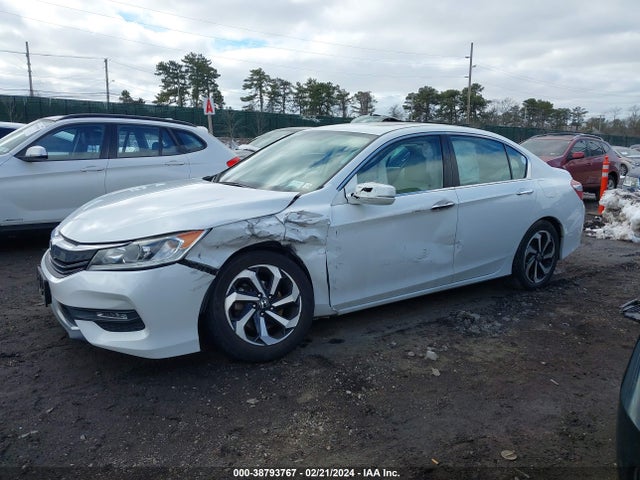 Honda ACCORD EX 2017 1HGCR2F75HA090787 Image 2