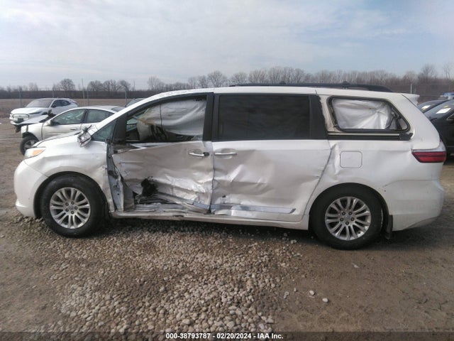 Toyota Sienna Xle 8 Passenger 2017 5TDYZ3DC7HS840106 Image 13