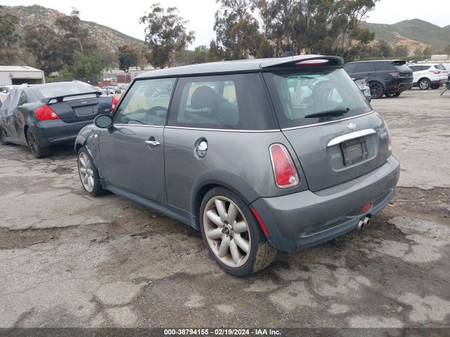 2006 MINI COOPER S WMWRE33586TJ40688 Photo 2
