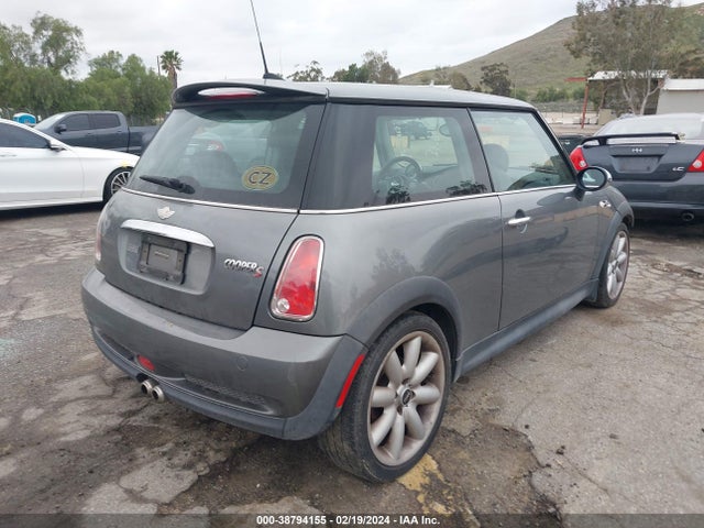2006 MINI COOPER S WMWRE33586TJ40688 Photo 3