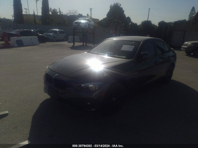BMW 320i Xdrive 2016 WBA8E5G58GNT40039 Image 2