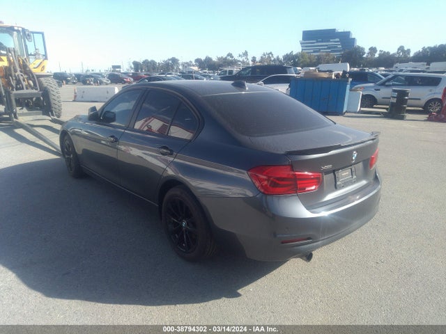 BMW 320i Xdrive 2016 WBA8E5G58GNT40039 Image 3