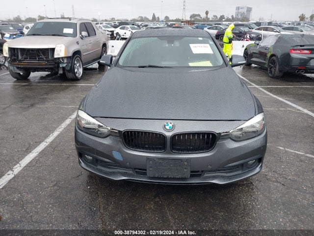 BMW 320i Xdrive 2016 WBA8E5G58GNT40039 Image 6