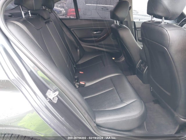 BMW 320i Xdrive 2016 WBA8E5G58GNT40039 Image 8