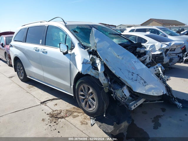 Toyota SIENNA XLE 2022 5TDYRKEC0NS086731 Image 1
